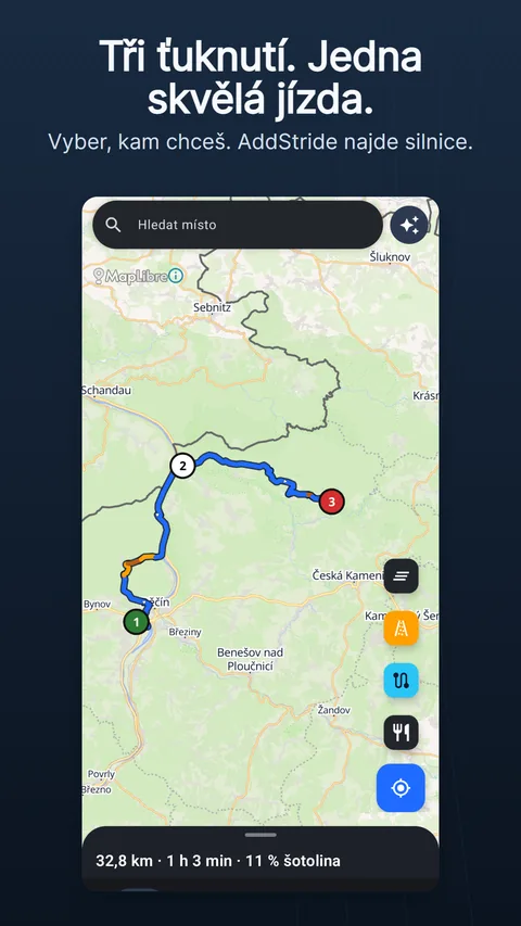 Záložka Mapa s naplánovanou trasou: vyhledávací pole a tlačítko jiskry nahoře, kulatá tlačítka mapy vpravo a panel trasy dole